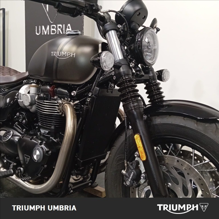 TRIUMPH Bonneville 1200 Bobber Jet Black/Ash Gray E5