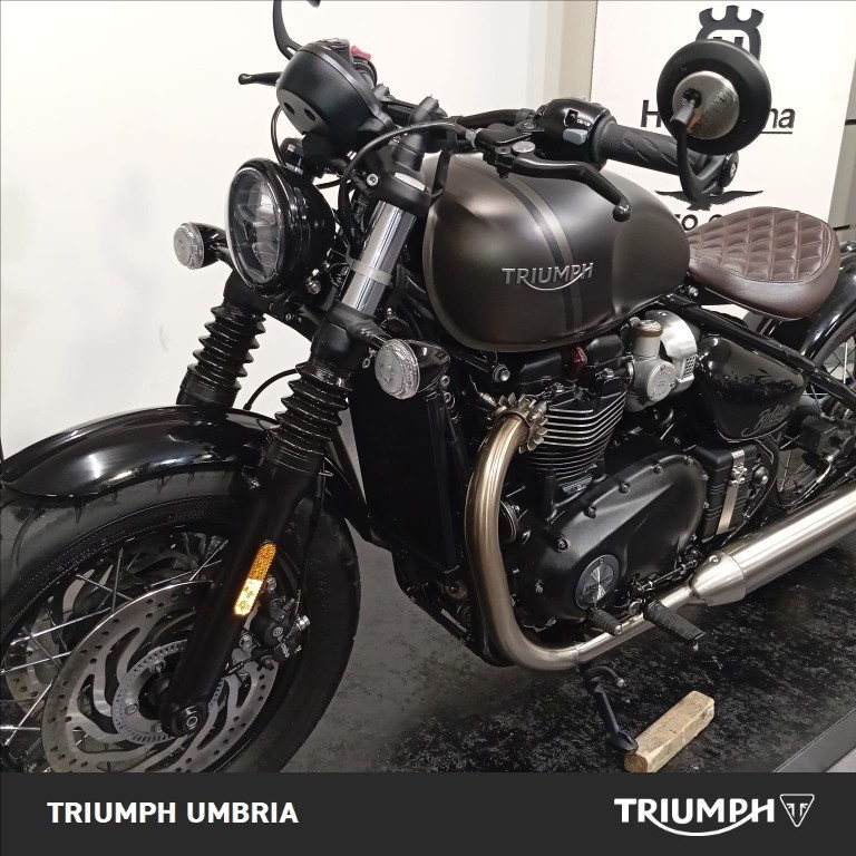 TRIUMPH Bonneville 1200 Bobber Jet Black/Ash Gray E5