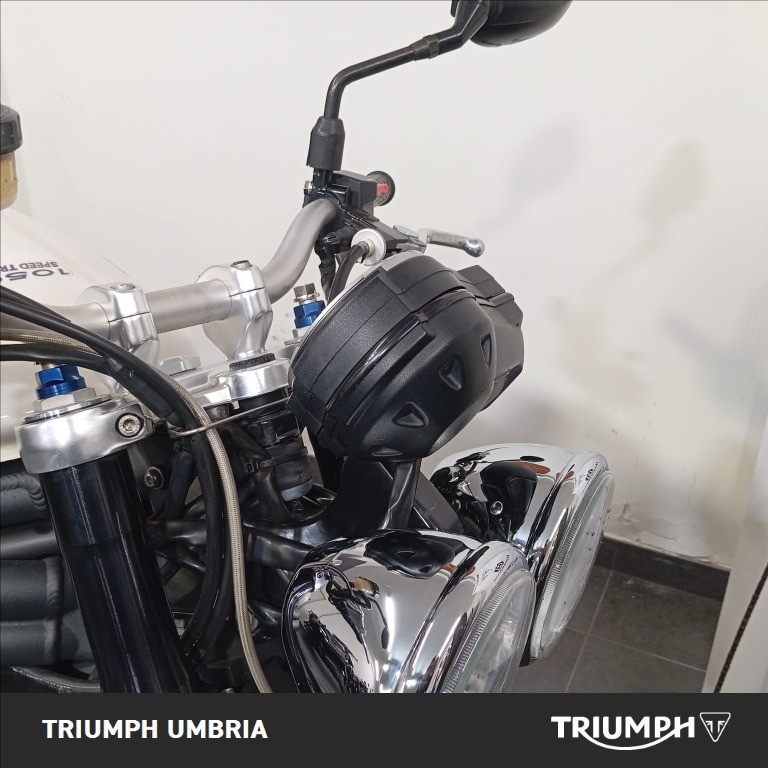 TRIUMPH Speed Triple 1050 