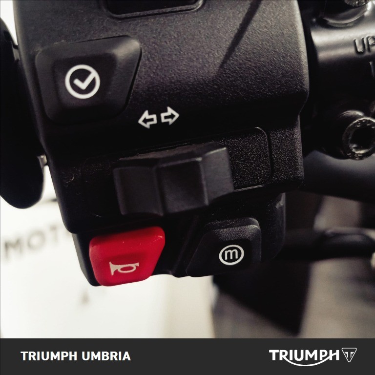 TRIUMPH Trident 660 Diablo Red / Sapphire Black Abs