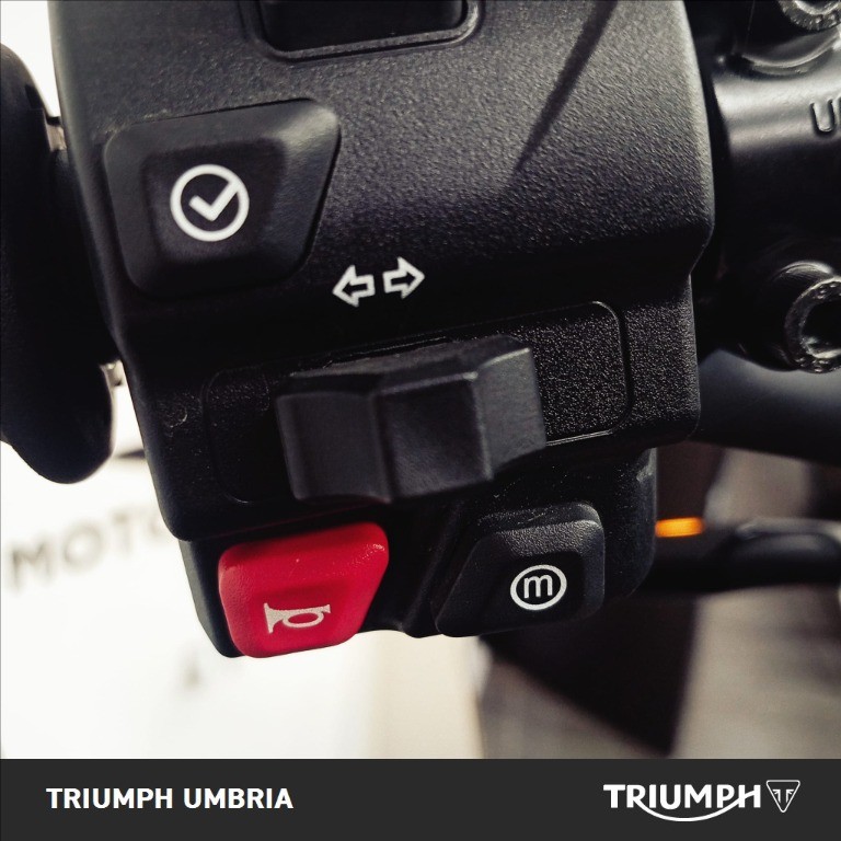 TRIUMPH Trident 660 Diablo Red / Sapphire Black Abs
