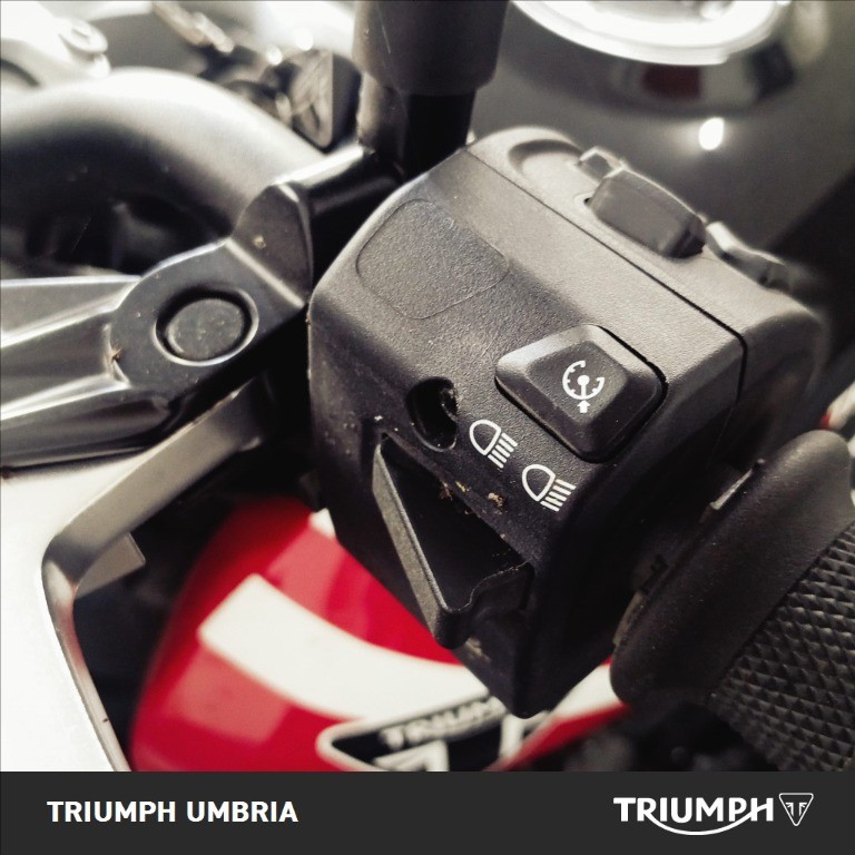 TRIUMPH Trident 660 Diablo Red / Sapphire Black Abs