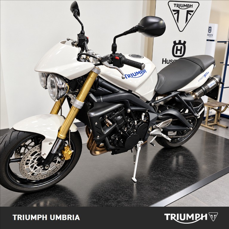 TRIUMPH Street Triple 675 