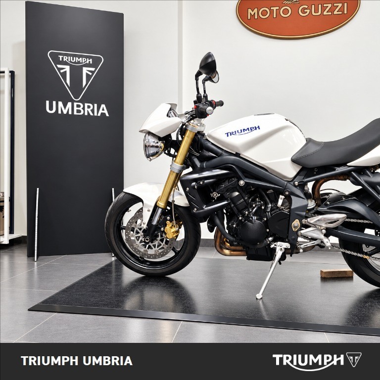 TRIUMPH Street Triple 675 