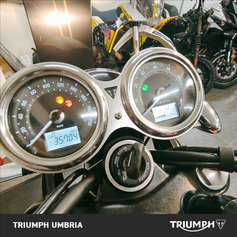 TRIUMPH Bonneville 900 T100 